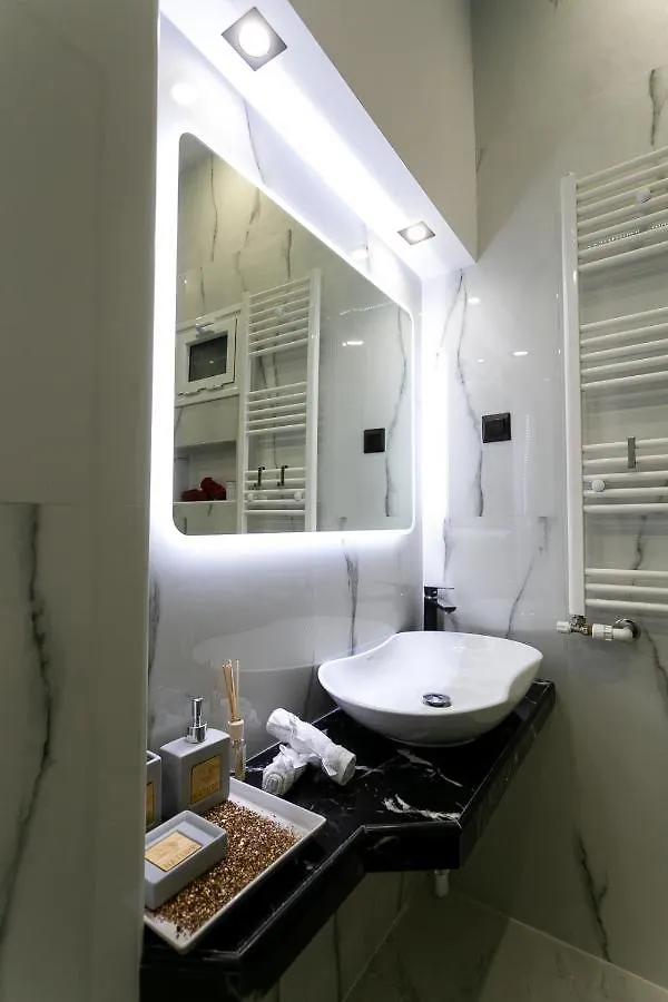 테살로니키 Near To White Tower 40Sqm , Gas Heating, Optical Fiber, 2Smart Tv, Private Entrance 아파트 그리스